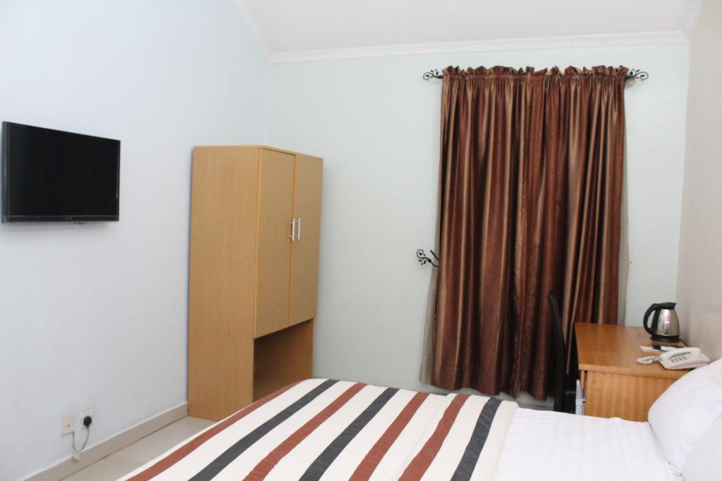 Bluespring Hotel Maryland Экстерьер фото