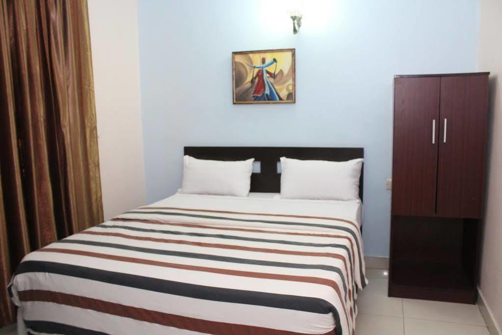 Bluespring Hotel Maryland Экстерьер фото