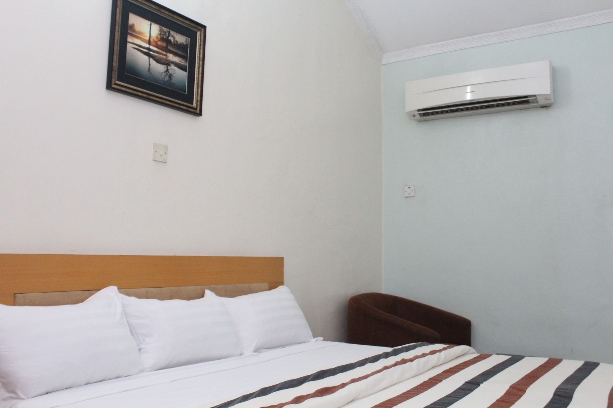 Bluespring Hotel Maryland Экстерьер фото
